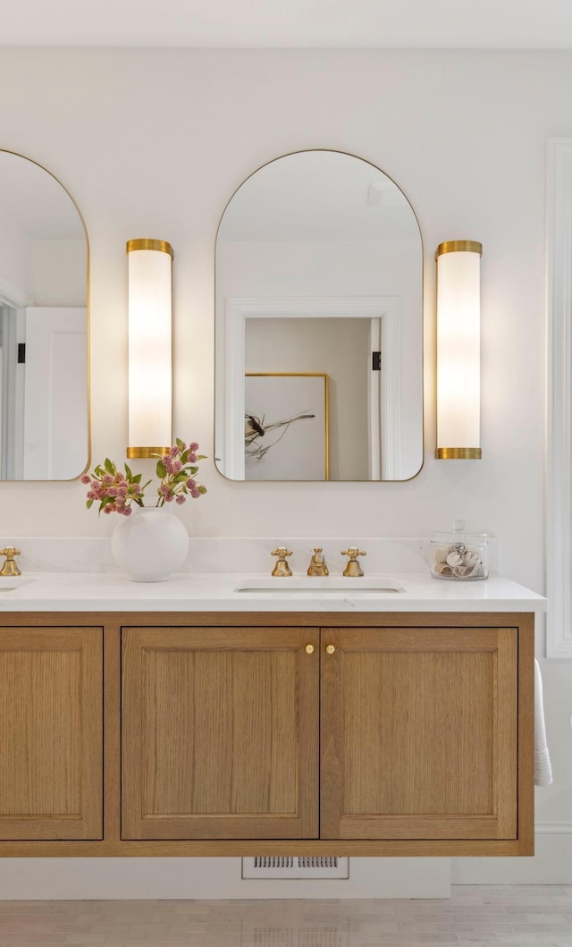 956 Mississippi River Blvd S, Saint Paul, MN 55116 - bathroom with double vanity