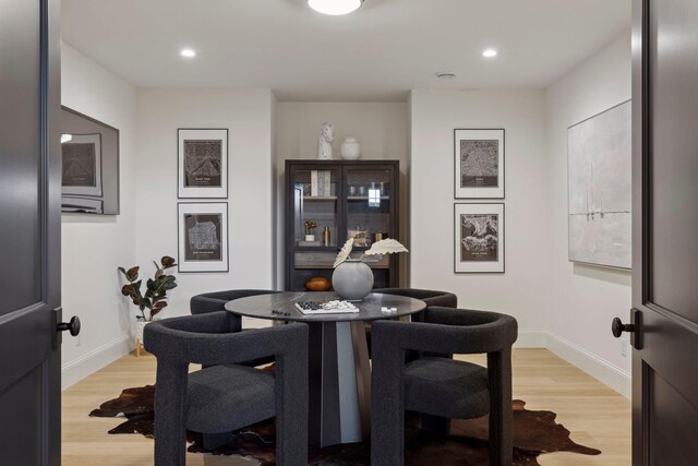 956 Mississippi River Blvd S, Saint Paul, MN 55116 - dining area featuring light wood-style flooring and recessed lighting