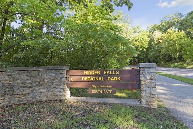 956 Mississippi River Blvd S, Saint Paul, MN 55116 - view of community / neighborhood sign