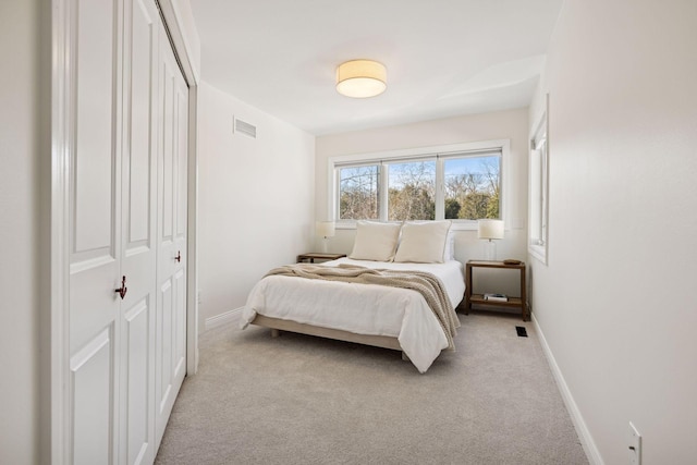 2807 Mckenzie Point Rd, Minnetonka, MN 55391 - bedroom featuring light carpet and a closet