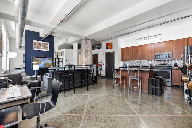 350 Saint Peter St Unit 707, Saint Paul, MN 55102 - living area featuring speckled floor