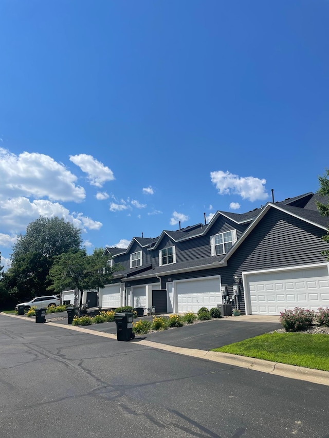 14375 Banyan Ln, Rosemount, MN 55068 - view of front of home featuring a garage and asphalt driveway