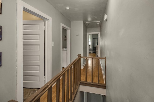 310 4th Ave SW, Hutchinson, MN 55350 - corridor featuring an upstairs landing