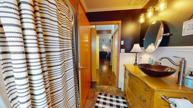 2017 Highland Ave, Albert Lea, MN 56007 - hall featuring ornamental molding and a wainscoted wall