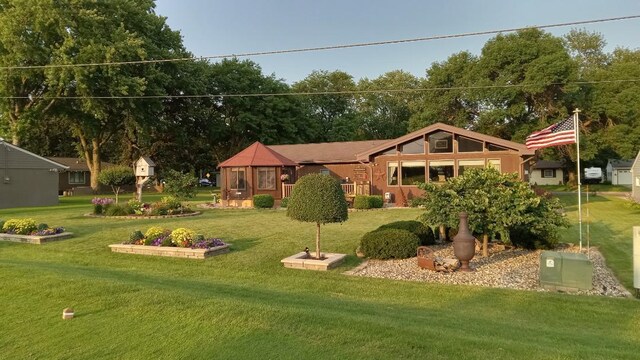 2017 Highland Ave, Albert Lea, MN 56007 - view of front of house featuring a front yard