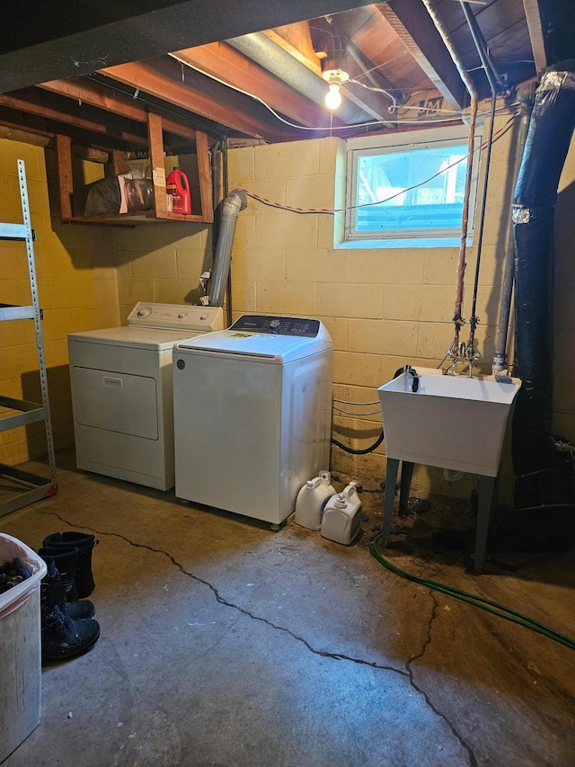 5306 Boulder Ln, Brooklyn Center, MN 55429 - laundry area with independent washer and dryer
