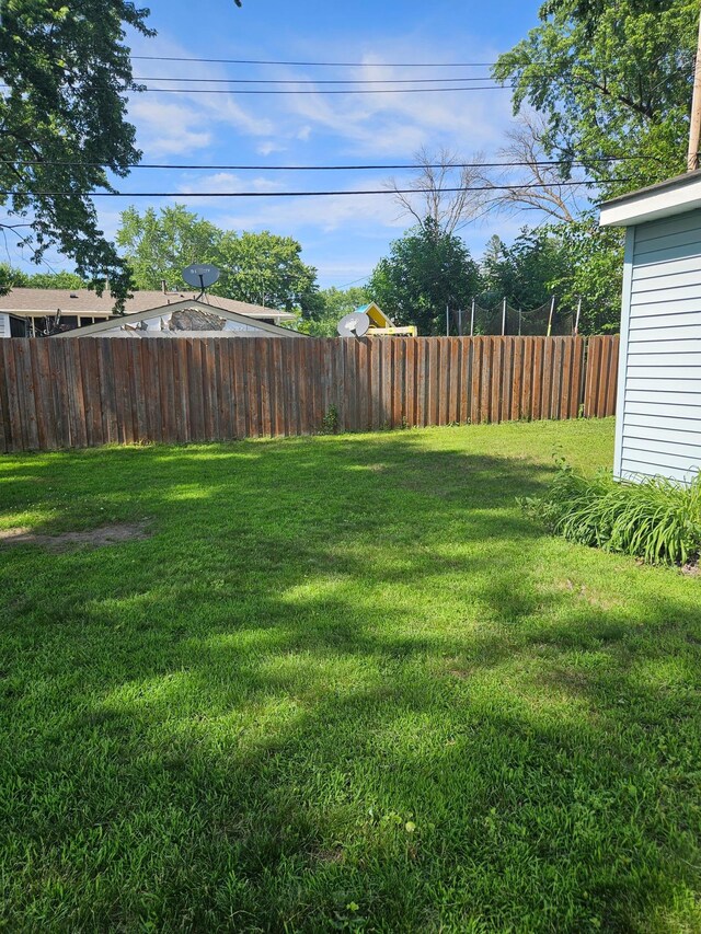 5306 Boulder Ln, Brooklyn Center, MN 55429 - view of yard