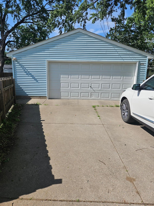 5306 Boulder Ln, Brooklyn Center, MN 55429 - view of detached garage