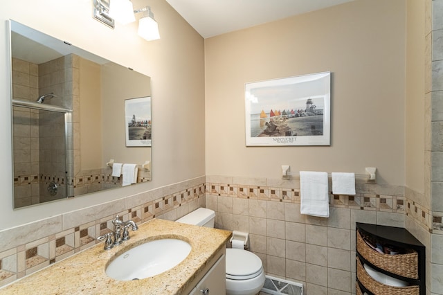 625 Folwell Ln SW, Rochester, MN 55902 - bathroom with tile walls, vanity, a tile shower, and a wainscoted wall