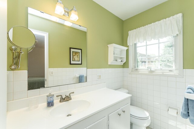 625 Folwell Ln SW, Rochester, MN 55902 - bathroom featuring tile walls, vanity, and wainscoting