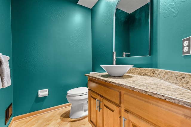 6354 Oxbow Bnd, Chanhassen, MN 55317 - bathroom featuring wood finished floors and vanity