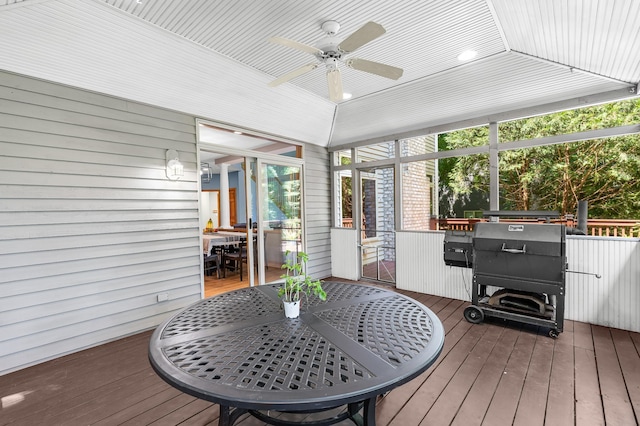 6354 Oxbow Bnd, Chanhassen, MN 55317 - sunroom featuring outdoor dining space and a ceiling fan
