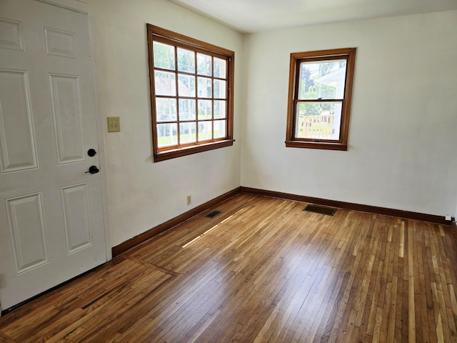 915 14th Ave SE, Austin, MN 55912 - spare room featuring wood-type flooring