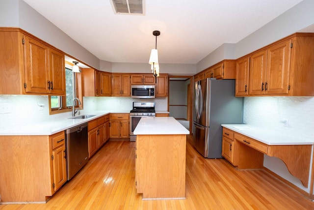 6262 Fernbrook Ln N, Maple Grove, MN 55311 - kitchen featuring stainless steel appliances, a kitchen island, light wood finished floors, and backsplash
