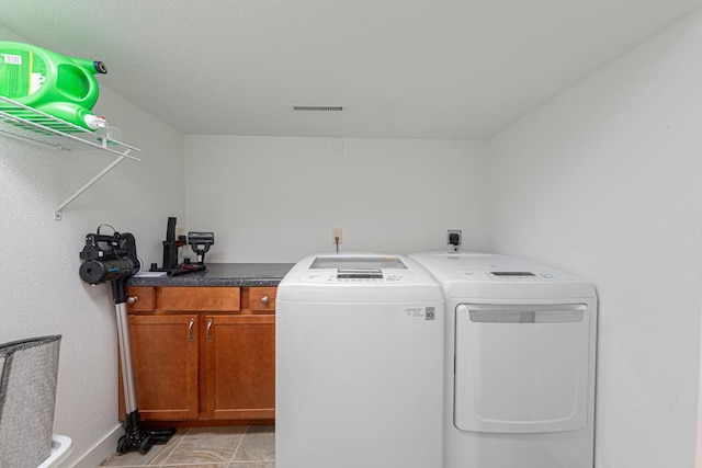 511 9th Ave SW, Faribault, MN 55021 - laundry room with washing machine and dryer and baseboards