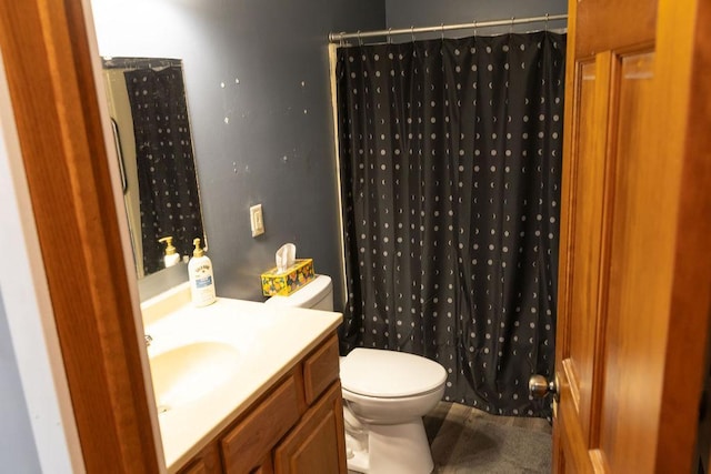 508 Jackson St SW, Hutchinson, MN 55350 - full bath featuring vanity and a shower with curtain