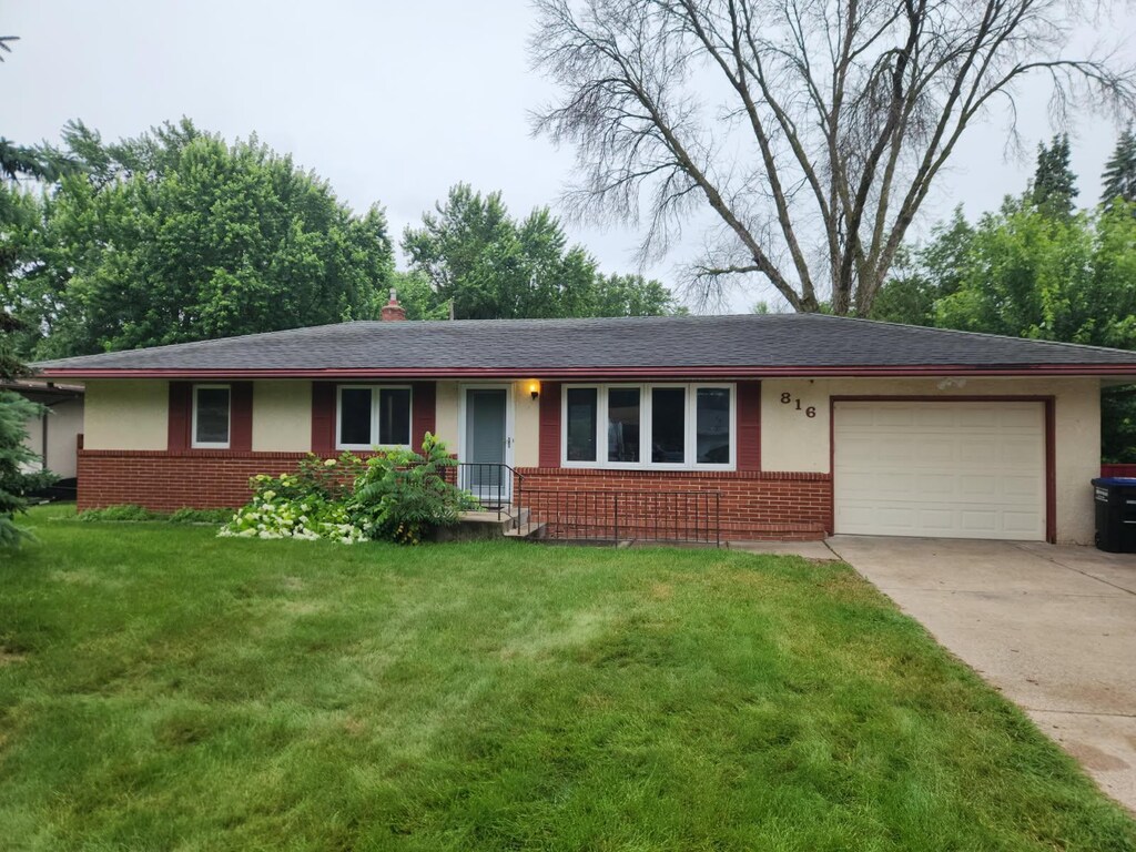816 Grandview Ave W, Roseville, MN 55113 - photo 1