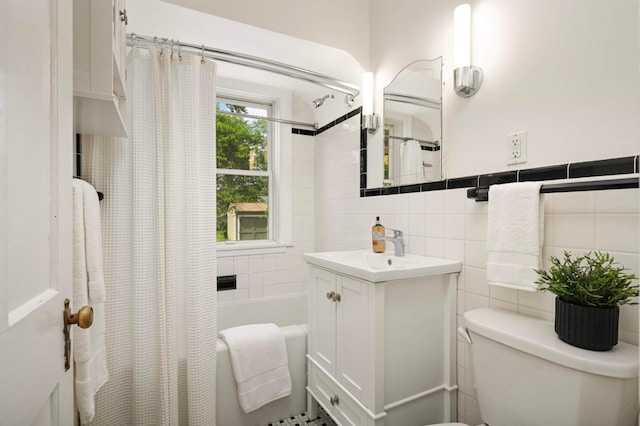 4604 39th St, Saint Louis Park, MN 55416 - full bath with vanity, tile walls, and shower / bath combination with curtain