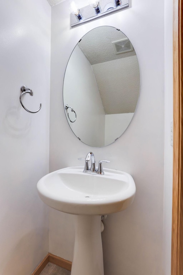15652 Emerald Dr N Unit 3, Hugo, MN 55038 - bathroom with a sink