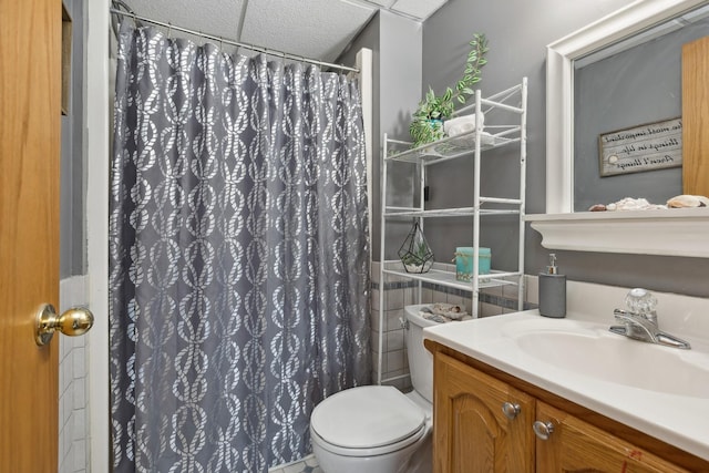 7175 Upper 157th St W, Apple Valley, MN 55124 - bathroom featuring vanity and a shower with curtain