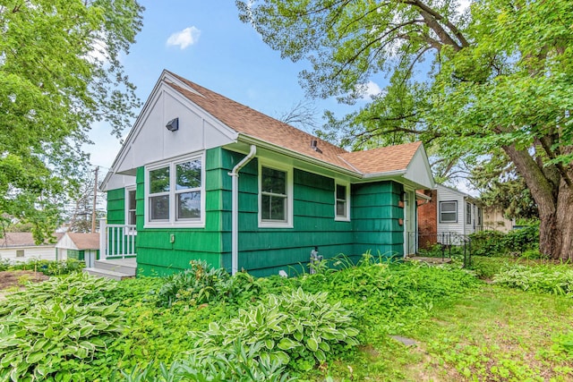 2196 7th St W, Saint Paul, MN 55116 - view of side of home with roof with shingles