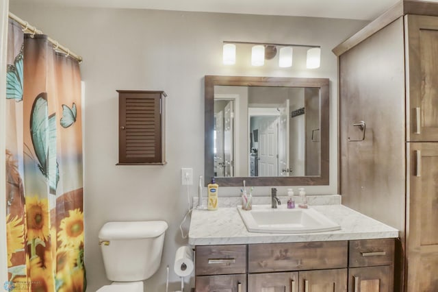1334 6th St NW, Fargo, ND 58078 - full bath with vanity and curtained shower