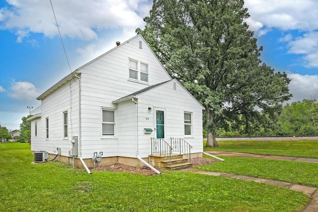 913 12th Ave SE, Austin, MN 55912 - bungalow-style house with a front yard