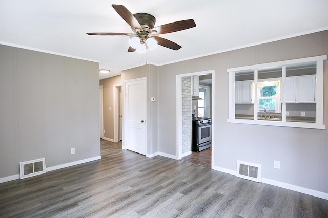 913 12th Ave SE, Austin, MN 55912 - unfurnished room with a ceiling fan, wood finished floors, and ornamental molding
