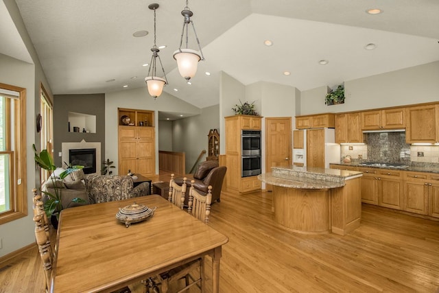 485 Preserve Path W, Saint Paul, MN 55118 - dining area with a glass covered fireplace, vaulted ceiling, light wood-style floors, plenty of natural light, and recessed lighting
