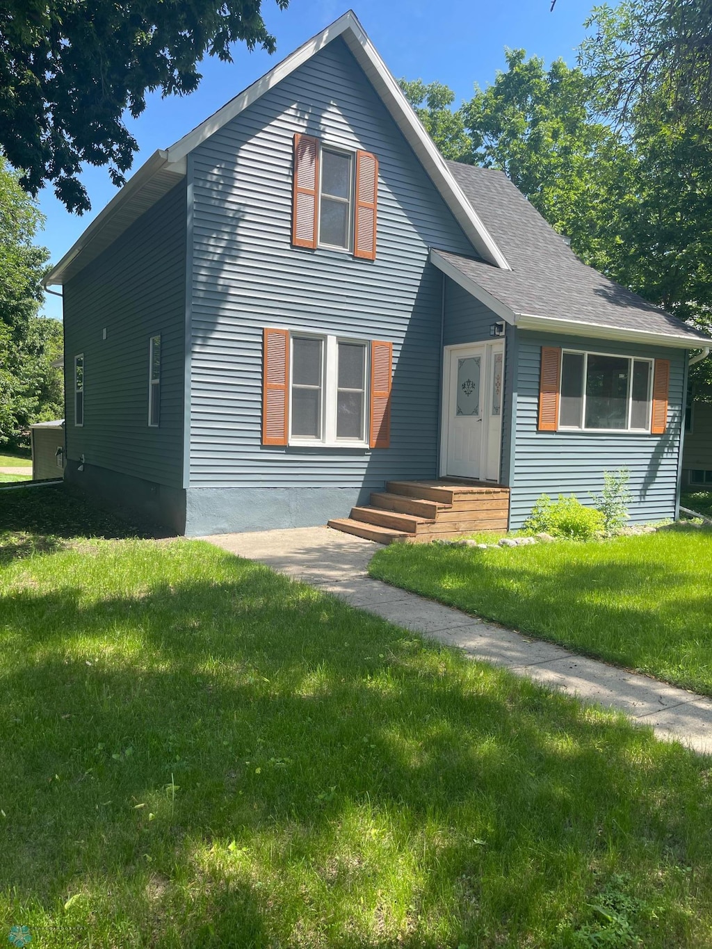 511 Harris St, Lisbon, ND 58054 - photo 1