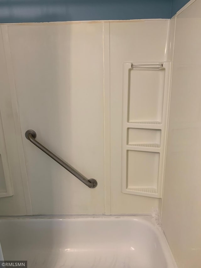 7236 72nd Ln N Unit 202, Brooklyn Park, MN 55428 - full bath with tub / shower combination