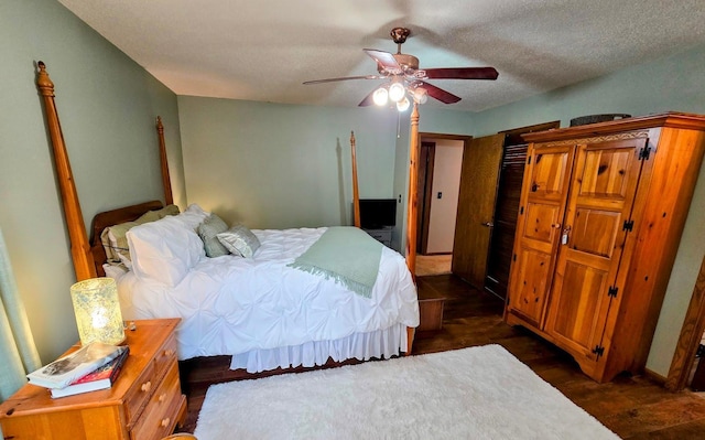 902 6th Ave SE, Pipestone, MN 56164 - bedroom featuring ceiling fan and a textured ceiling