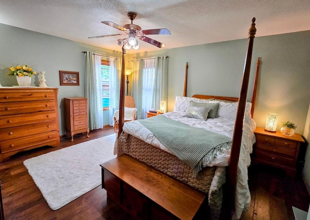 902 6th Ave SE, Pipestone, MN 56164 - bedroom featuring wood finished floors, a textured ceiling, and ceiling fan