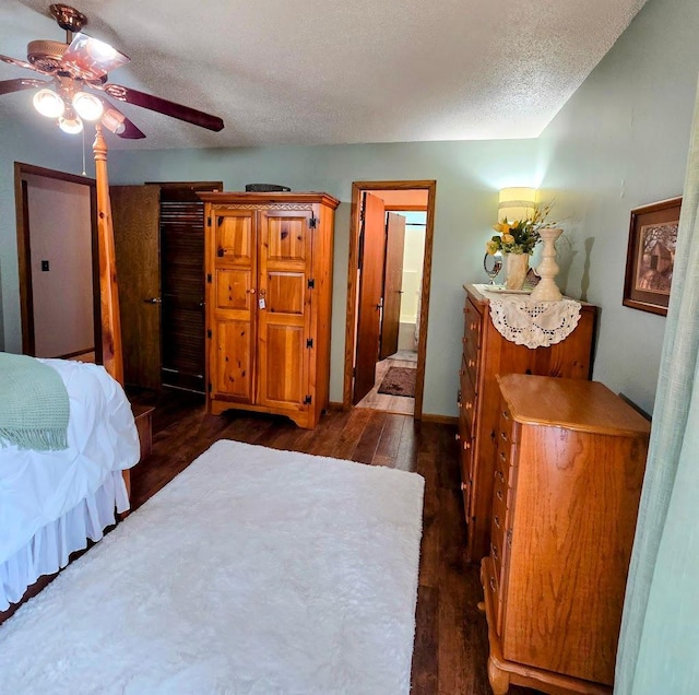 902 6th Ave SE, Pipestone, MN 56164 - bedroom with dark wood-style floors, a textured ceiling, ceiling fan, and ensuite bath