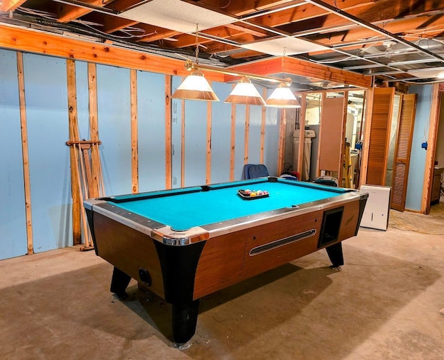 902 6th Ave SE, Pipestone, MN 56164 - recreation room with billiards and concrete floors