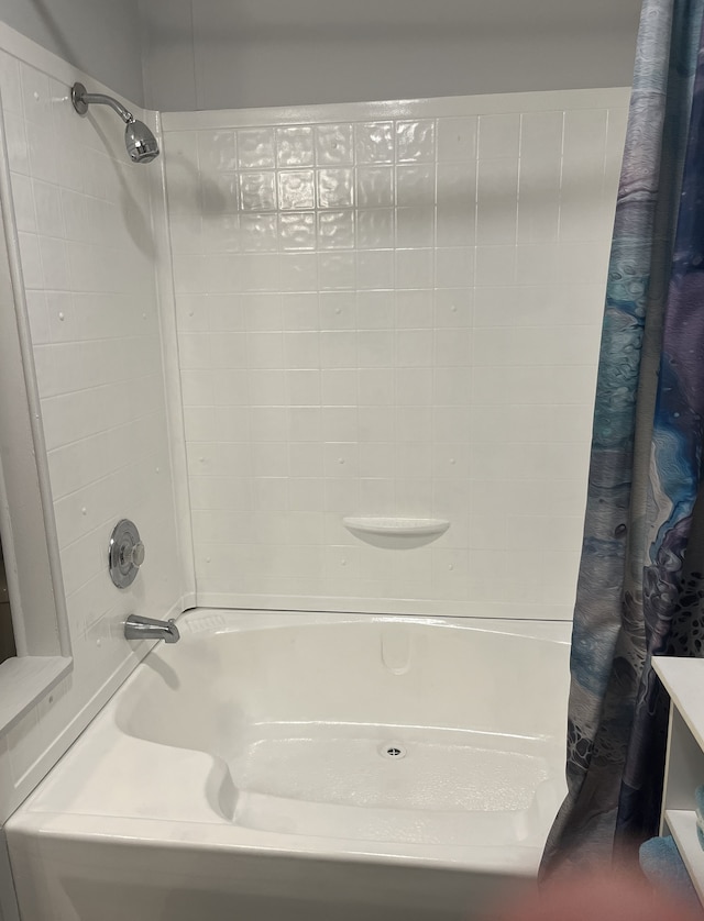 1323 Pine Tree Dr, Maplewood, MN 55119 - full bathroom featuring shower / tub combo with curtain