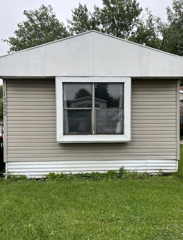 1323 Pine Tree Dr, Maplewood, MN 55119 - view of home's exterior featuring a yard