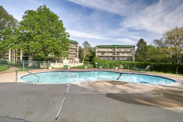 10501 Cedar Lake Rd Unit 217, Minnetonka, MN 55305 - community pool with a patio area