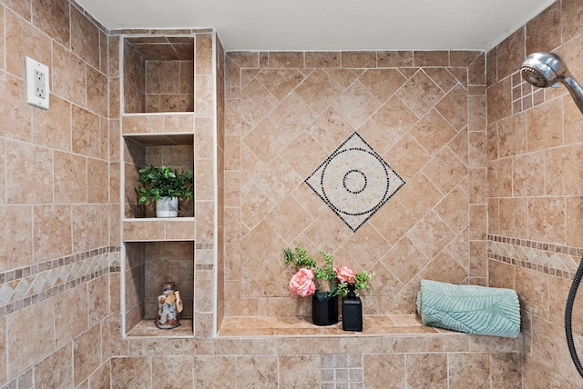 8473 Kentucky Ct N, Brooklyn Park, MN 55445 - full bathroom featuring tiled shower