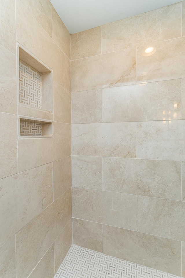 3714 8th St NW, Rochester, MN 55901 - bathroom featuring tiled shower