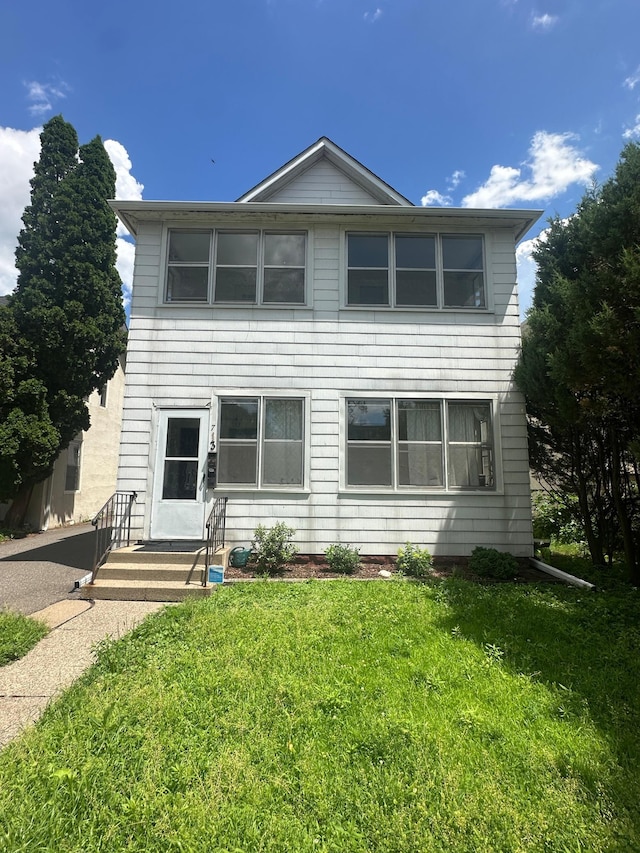 713 2nd St NE, Minneapolis, MN 55413 - view of front of property with a front lawn