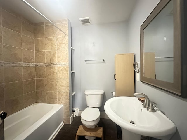 713 2nd St NE, Minneapolis, MN 55413 - bathroom featuring a sink and bathtub / shower combination