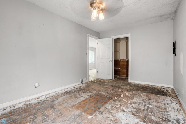 1709 13th Ave S, Fargo, ND 58103 - unfurnished bedroom with a textured ceiling and ceiling fan