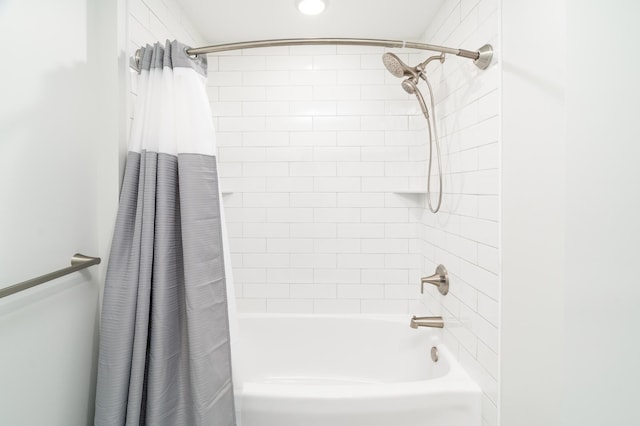 3829 Stebner Rd, Hermantown, MN 55811 - full bathroom with shower / bathtub combination with curtain