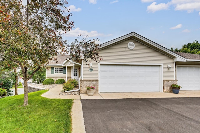 864 Woodland Ct, Mahtomedi, MN 55115 - photo 1