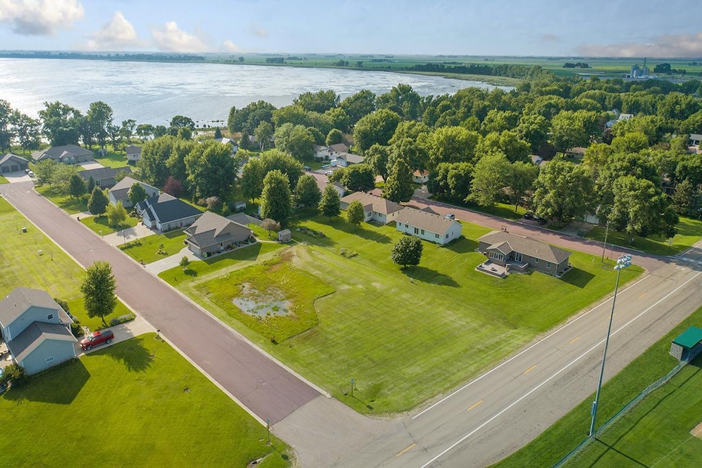 21 Marples Ave, Minnesota Lake, MN 56068