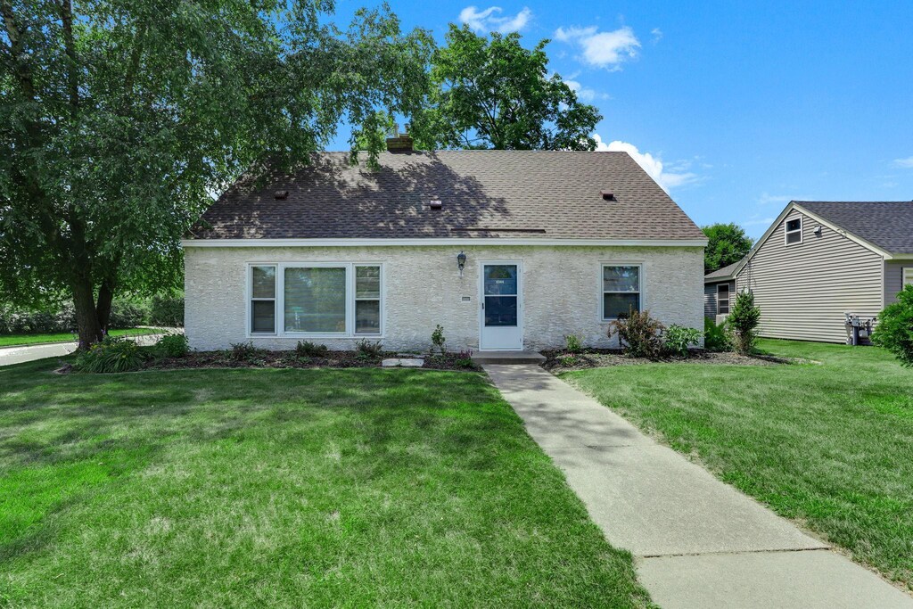 6344 Clinton Ave, Richfield, MN 55423 - photo 1