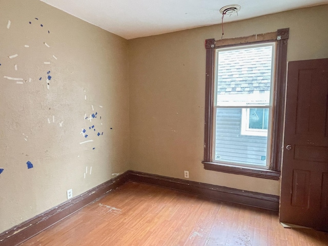 468 Minnehaha Ave E, Saint Paul, MN 55130 - unfurnished room featuring light wood-style flooring and baseboards