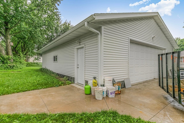 906 Holcombe Ave, Litchfield, MN 55355 - view of detached garage