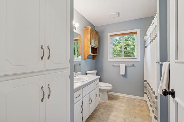 7140 Ivy Ridge Ct, Lino Lakes, MN 55014 - bathroom with vanity and a shower with curtain